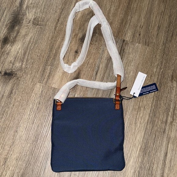 NWT Dooney & Bourke Nylon North South Triple Zip crossbody bag - Picture 2 of 4